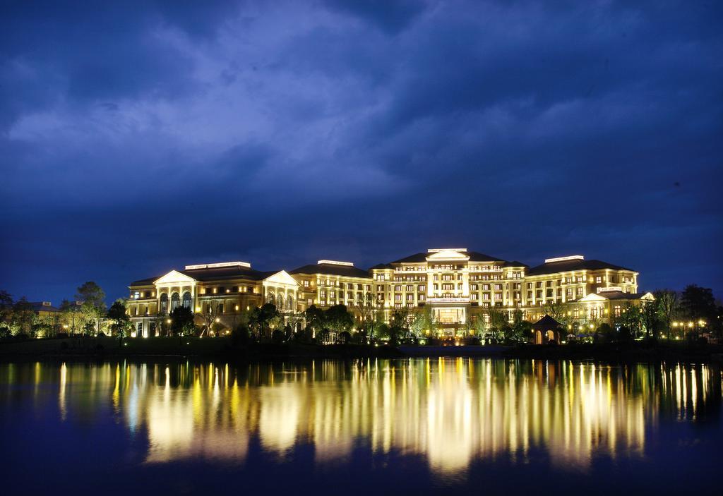 Landison Green Town Hotel Xinchang Extérieur photo